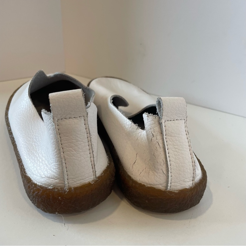 Soft‎ White Leather Loafers Slip On Notch Design Womens 36/5.5 Rubber Sole - Picture 3 of 9